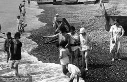 On The Beach 1925, Hastings