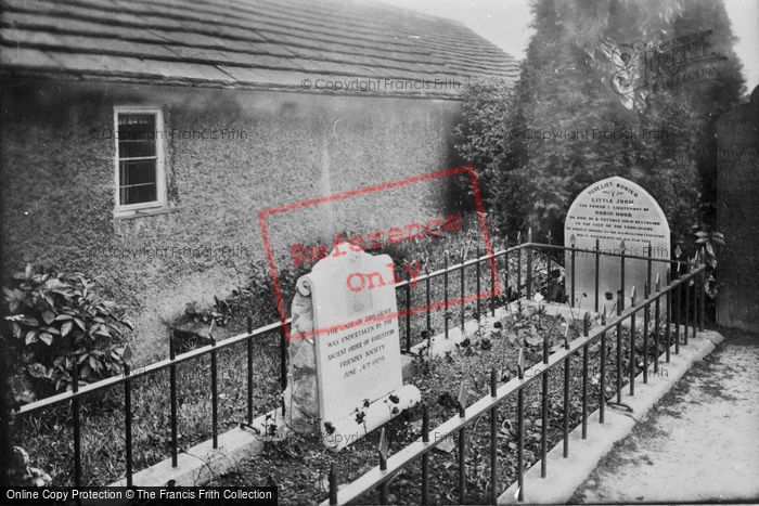 Photo of Hathersage, Churchyard, Little John's Grave 1932