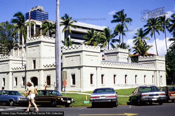 Photo of Hawaii, Colonial House, Holnolulu 1982