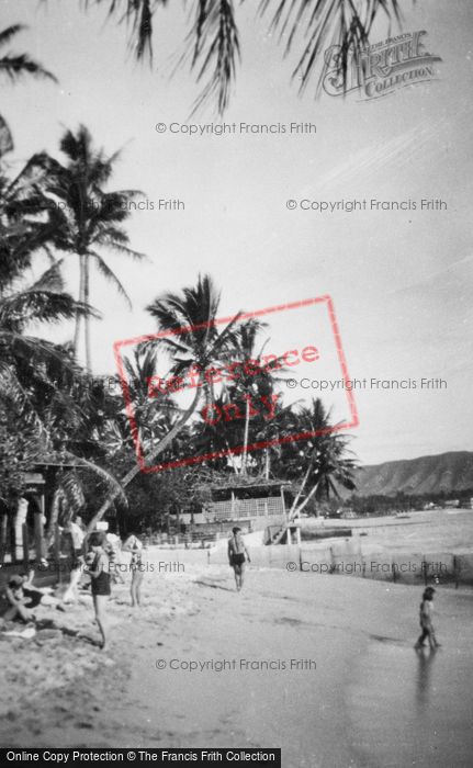 Photo of Hawaii, Honolulu Waikiki Beach c.1935