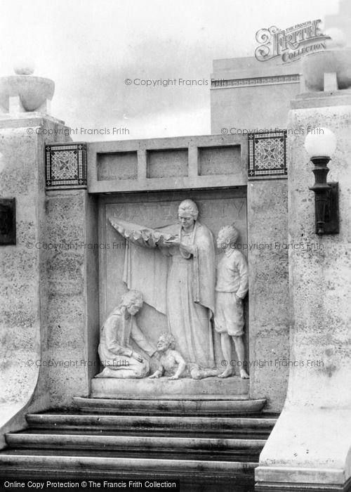 Photo of Hawaii, Laie Hawaii Temple, Maternity Fountain c.1935 