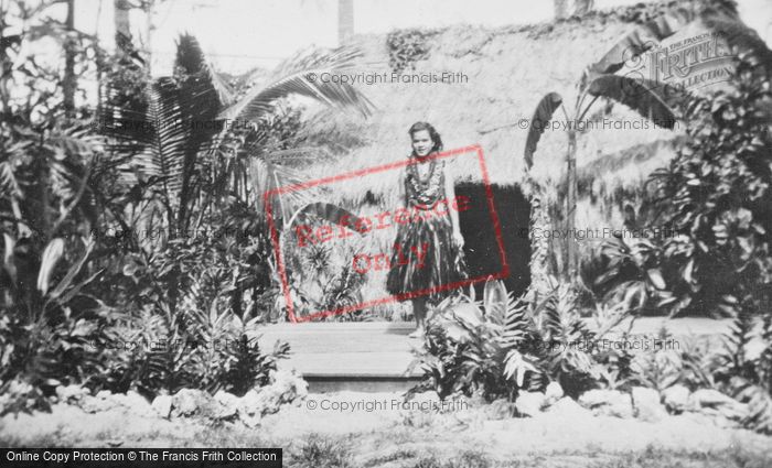 Photo of Hawaii, Lalani Hawaiian Village, Hula Girl c.1935