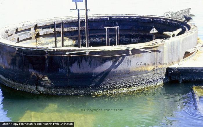 Photo of Hawaii, Pearl Harbour, Part Of The Arizona 1982
