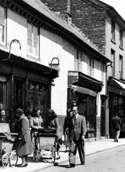 Pedestrians In Castle Street c.1955, Hay-on-Wye