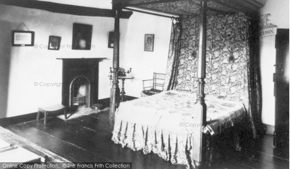 Photo of Hayes Barton, Sir Walter Raleigh's Bedroom c.1960