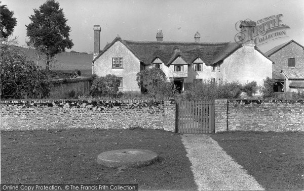 Photo of Hayes Barton, Sir Walter Raleigh's Birthplace 1933