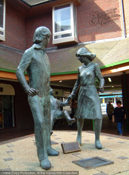 Photo of Haywards Heath, Statue 
