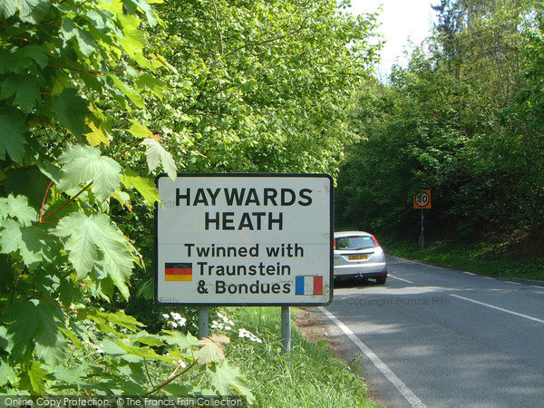 Photo of Haywards Heath, Twinning Sign 2005