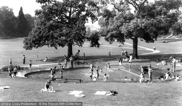 Photo of Haywards Heath, Victoria Park Paddling Pool c.1960