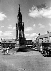 Market Place, Feversham Monument 1952, Helmsley