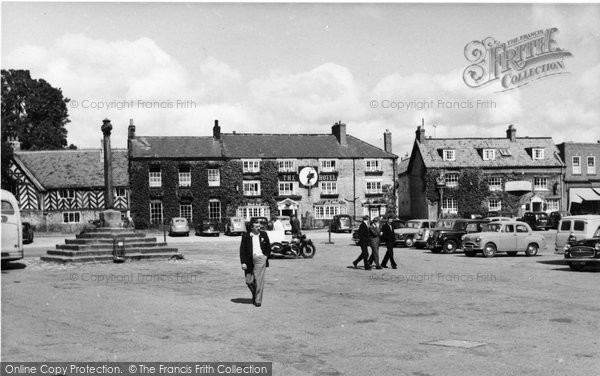 Photo of Helmsley, Market Square c.1955