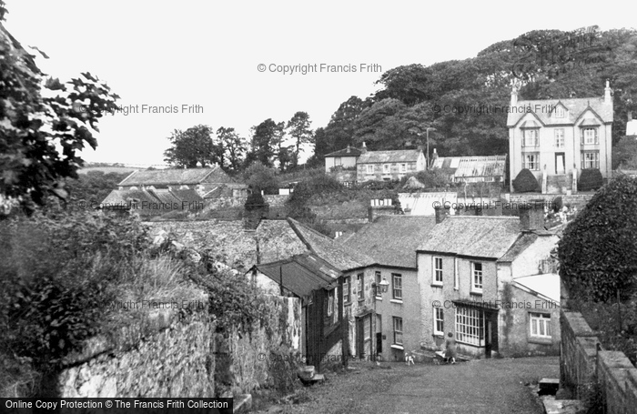 Photo of Helston, Almshouse Hill c1950