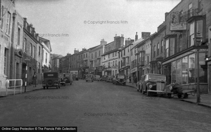 Photo of Helston, Coinagehall Street c.1950