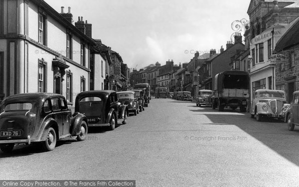 Photo of Helston, Coinagehall Street c.1955