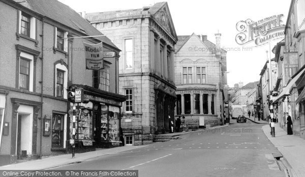 Photo of Helston, Coinagehall Street c.1960