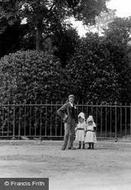 Family Fashion 1895, Helston