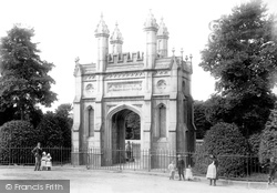 Grylls Monument 1895, Helston