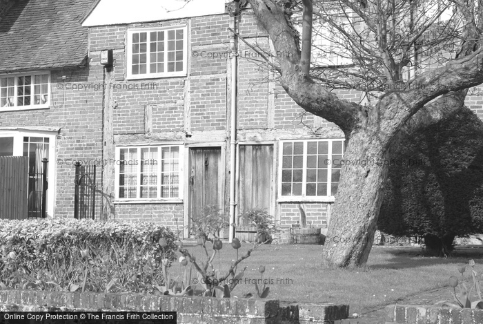 Photo of Hemel Hempstead, Cottages At Piccotts End 2005