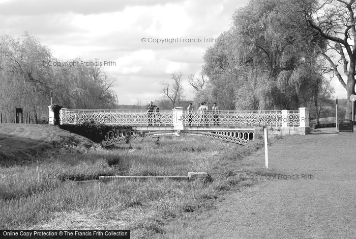 Photo of Hemel Hempstead, Cranstone Bridge, Gadebridge Park 2005