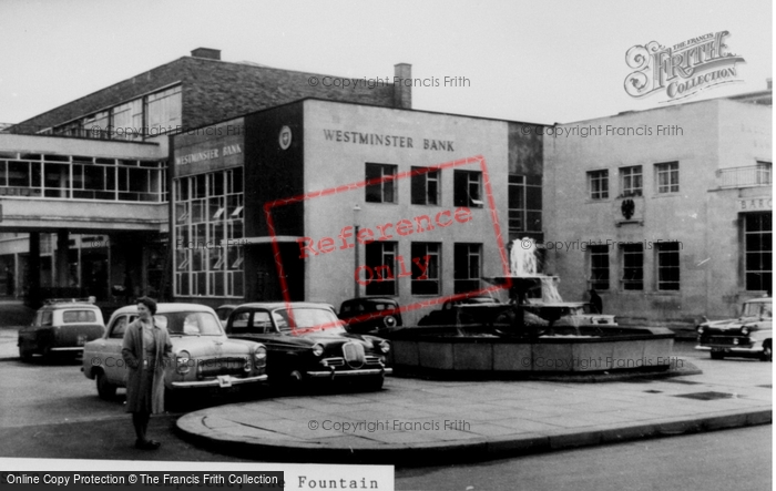 Photo of Hemel Hempstead, The Fountain c.1960