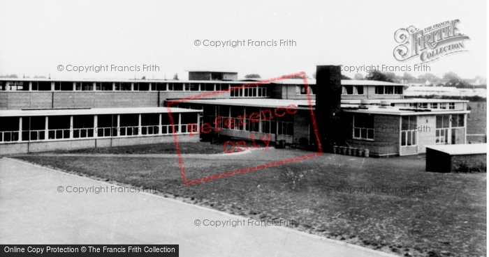 Photo of Hemel Hempstead, The New School c.1960
