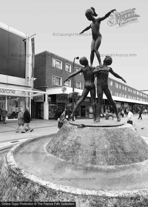 Photo of Hemel Hempstead, Water Feature, Marlowes 2005