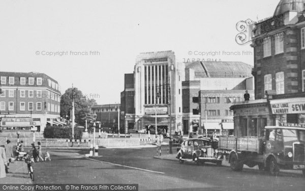 Photo of Hendon, Central Circus c.1955