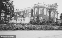 Exterior Hendon Hall Hotel c.1960, Hendon
