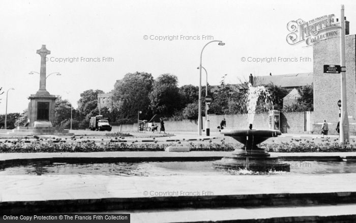 Photo of Hendon, The Fountain And Memorial c.1955