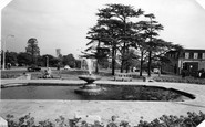 Hendon, the Fountain c1960