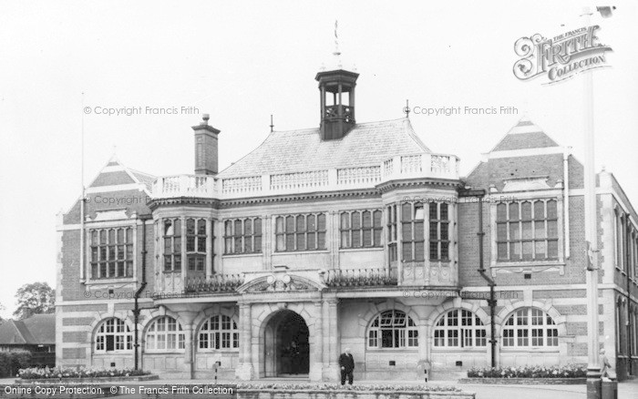 Photo of Hendon, The Town Hall c.1960