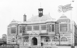 The Town Hall c.1960, Hendon