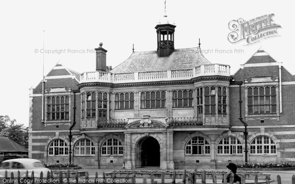 Photo of Hendon, Town Hall, The Burroughs c.1960
