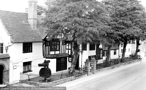 Photo of Henley In Arden, The Yew Trees c.1955