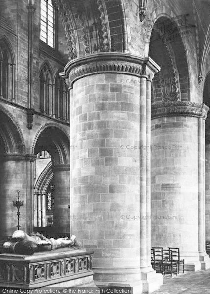 Photo of Hereford, Cathedral, Columns In Nave 1891