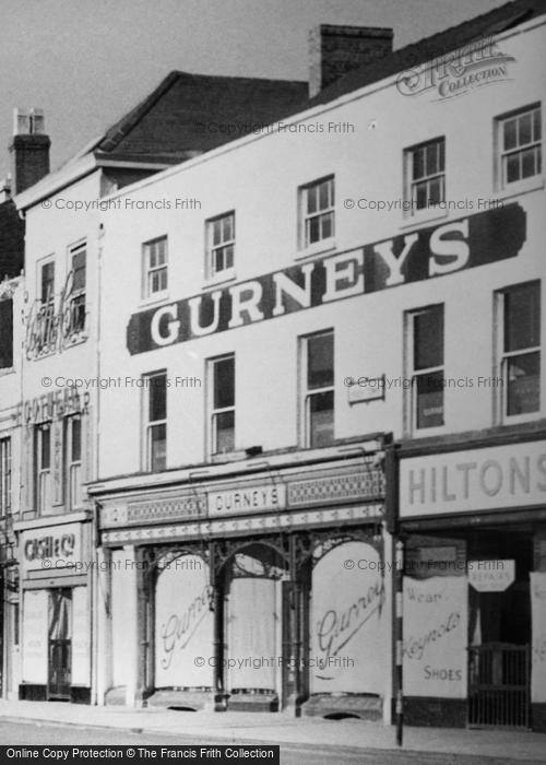 Photo of Hereford, Gurneys, High Town c.1950