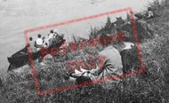 People By The River Wye 1925, Hereford