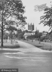 Queen Elizabeth's Avenue And Cathedral 1938, Hereford