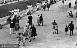 People On The Esplanade 1927, Herne Bay