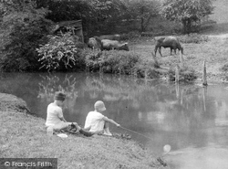 Children Fishing 1929, Hertford