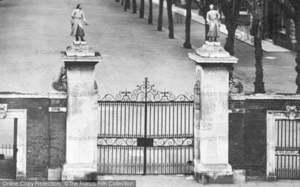 Photo of Hertford, Christ's Hospital Gates 1929