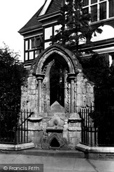 Drinking Fountain 1922, Hertford