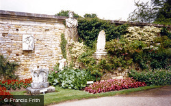 Castle Gardens 1986, Hever