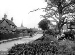 The Village 1906, Hever