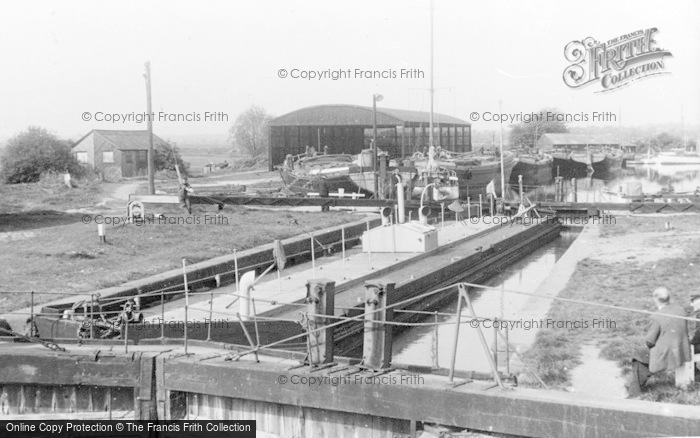 Photo of Heybridge Basin, The Lock c.1950