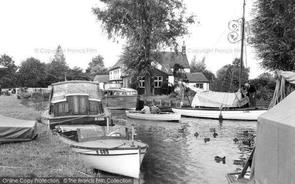 Photo of Hickling, Pleasure Boat Inn c.1955