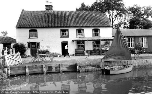 Photo of Hickling, Pleasure Boat Inn c.1955