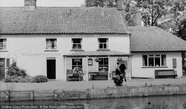 Photo of Hickling, Pleasure Boat Inn c.1965