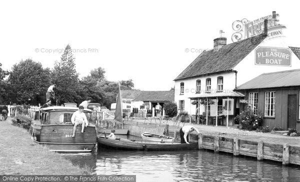 Photo of Hickling, The Pleasure Boat Inn c.1955