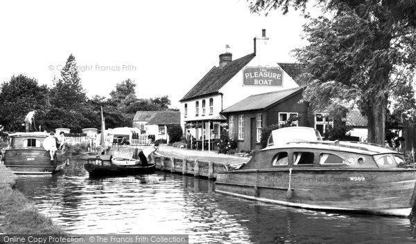 Photo of Hickling, The Pleasure Boat Inn c.1955